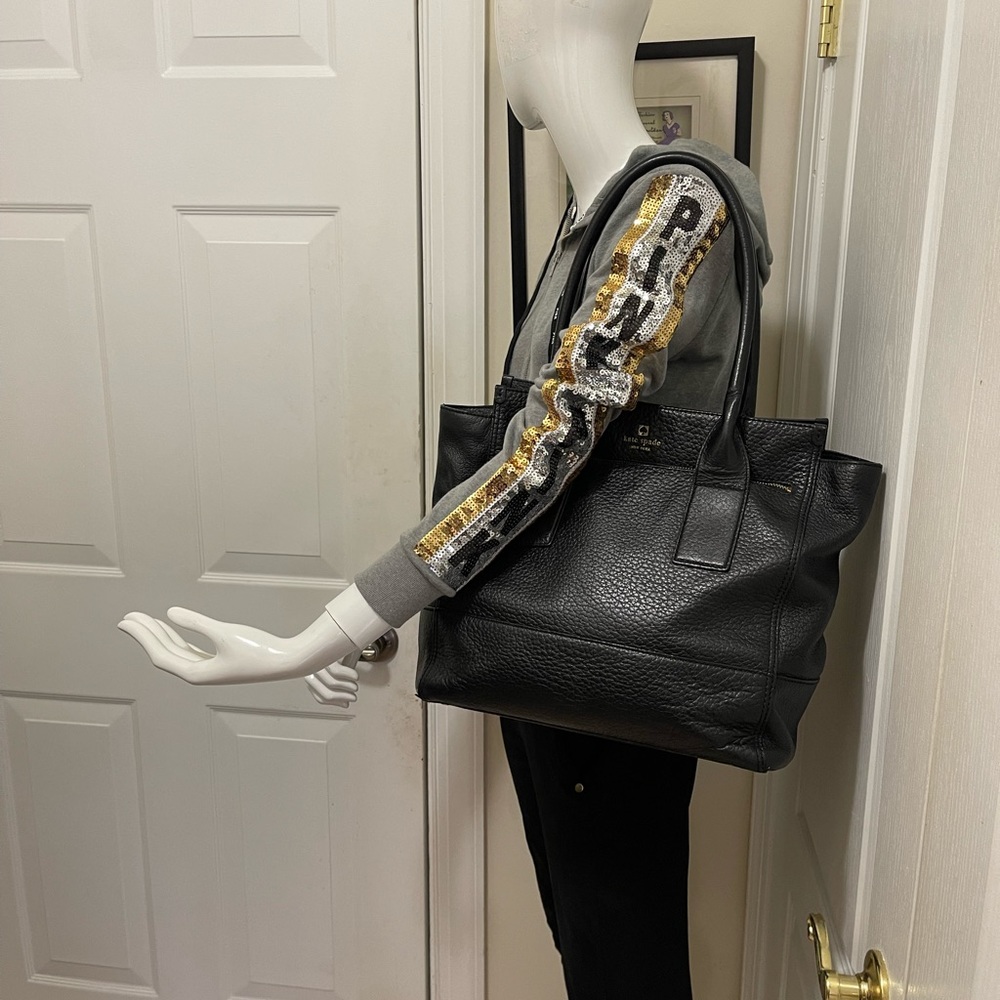 Kate spade beautiful leather handbag. fits 13-14 inches laptop